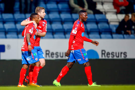Helsingborgs Bradley Surprise Ralani jublar med lagkamrater