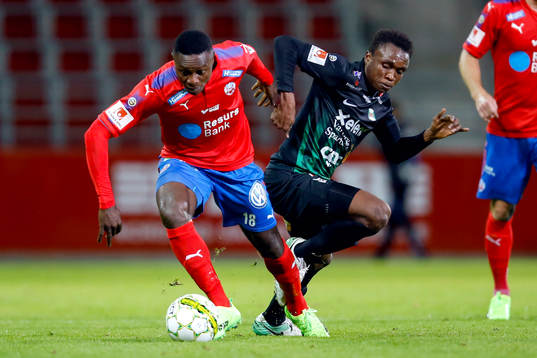 Helsingborgs Oke Akpoveta och Varbergs Lawson Sabah