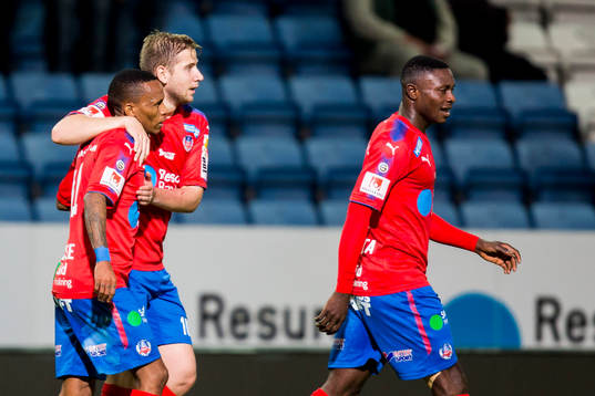 Helsingborgs Bradley Surprise Ralani jublar med lagkamrater