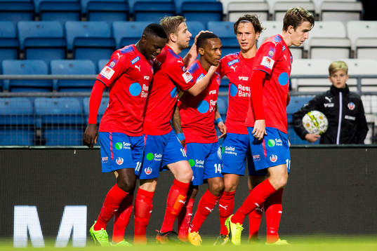 Helsingborgs Bradley Surprise Ralani jublar med lagkamrater