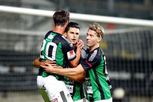 GAIS Luka Mijaljevic jublar med lagkamrater