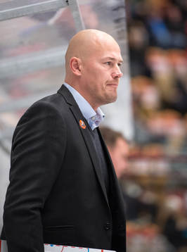 Vita Hästens tränare Jonas Johnson