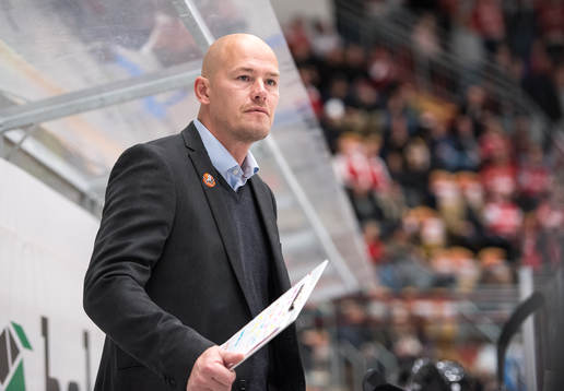 Vita Hästens tränare Jonas Johnson