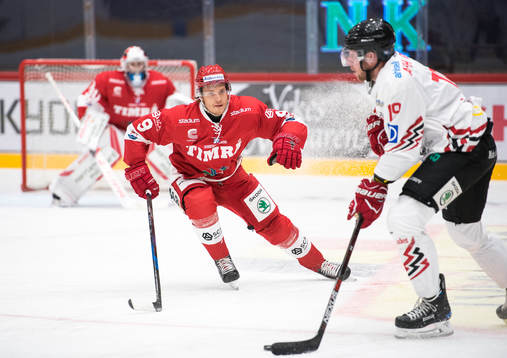 Timrås Erik Karlsson täcker för Vita Hästens Simon