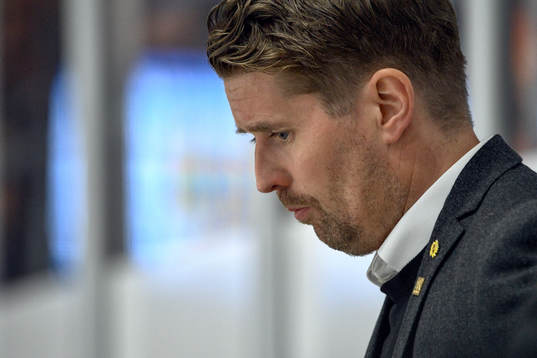 Skellefteås tränare Stefan Klockare deppar