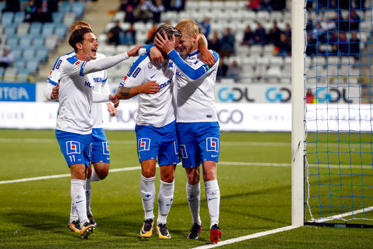 Norrköpings Karl Holmberg jublar med lagkamrater