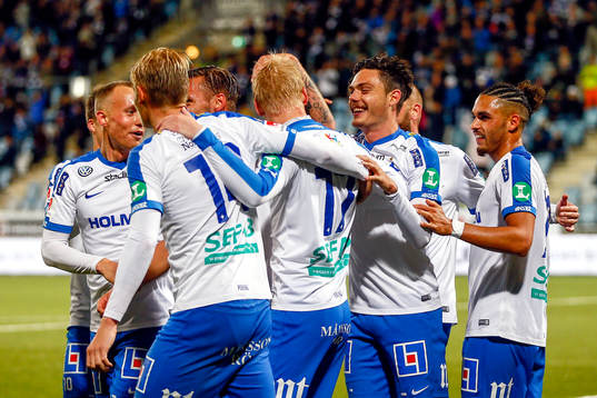Norrköpings Karl Holmberg jublar med lagkamrater