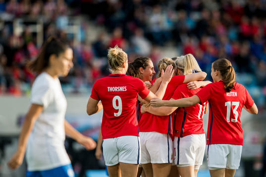 Lisa-Marie Utland celebrates with her teammates