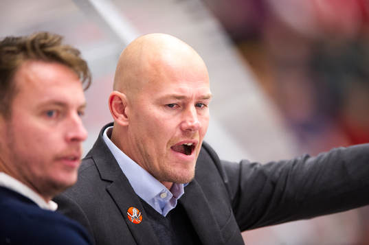 Vita Hästens tränare Jonas Johnson