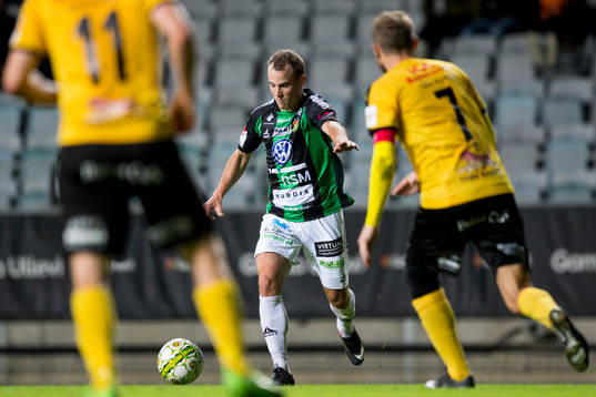 GAIS Anton Wede skjuter ett skott