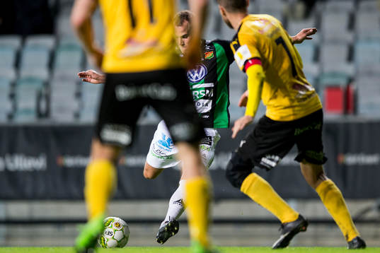 GAIS Anton Wede skjuter ett skott