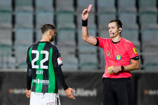 GAIS Alibek Aliev får rött kort