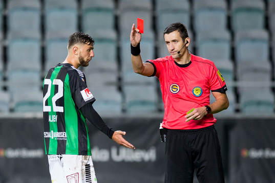 GAIS Alibek Aliev får rött kort