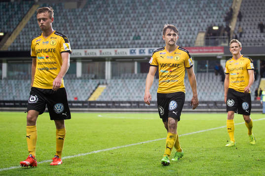 Deppiga Frejs spelare lämnar planen