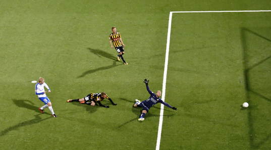 Mål 4-1 av Norrköpings Kalle Holmberg förbi Häckens