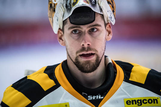 Skellefteås målvakt Joni Ortio jublar