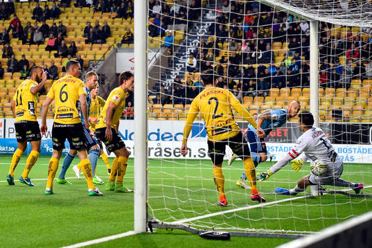 Djurgårdens Magnus Eriksson gör 0-1
