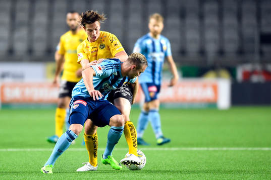 Djurgårdens Gustav Engvall och Elfsborgs Simon Olsson