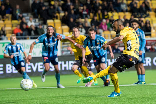 Elfsborgs Issam Jebali skjuter 2-2 på straff