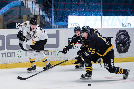 s Max Lindholm