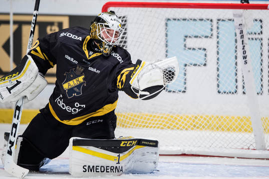 s målvakt Erik Källgren med en räddning
