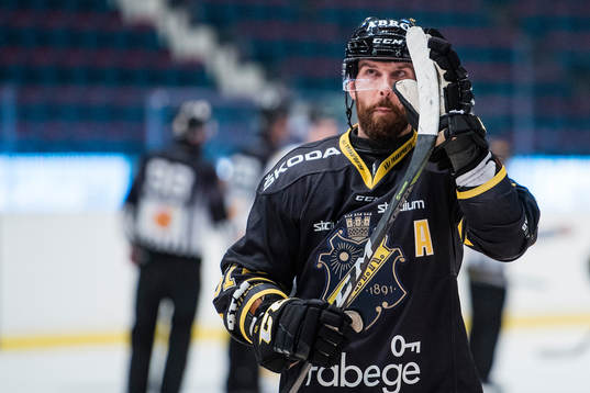 s Emil Lundberg tackar publiken