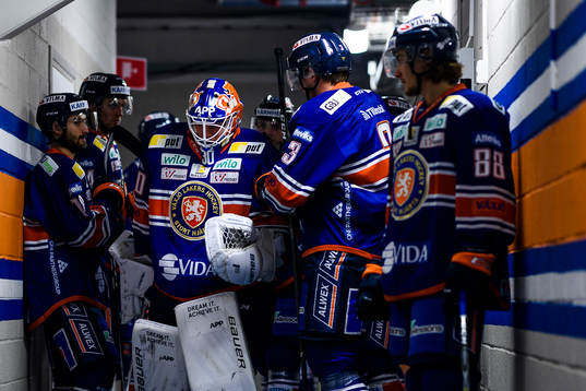 Växjös målvakt Viktor Fasth före värmningen