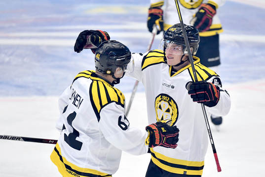 Brynäs Samuel Asklöf jublar