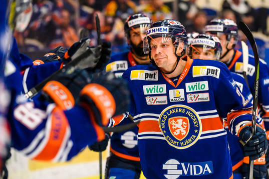 Växjös Janne Pesonen jublar
