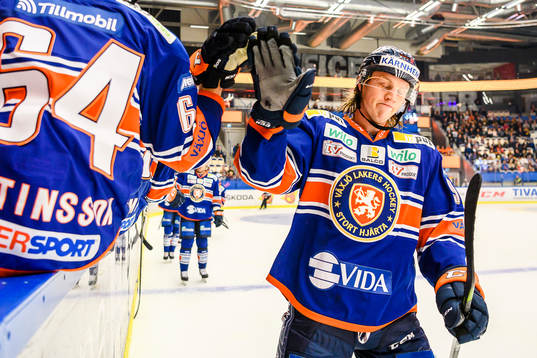 Växjös Joel Persson jublar