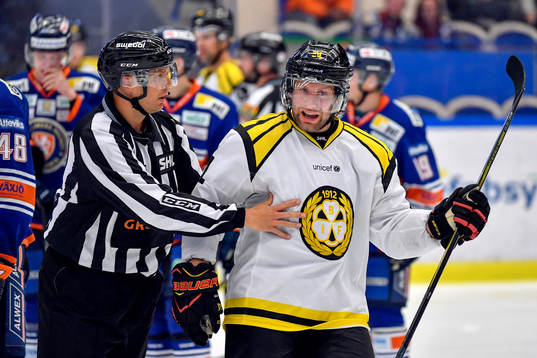 Brynäs Jonathan Granström är ilsken