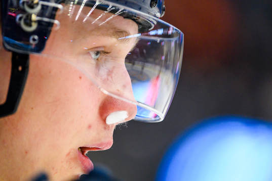 Växjös Elias Pettersson med bomull i näsan