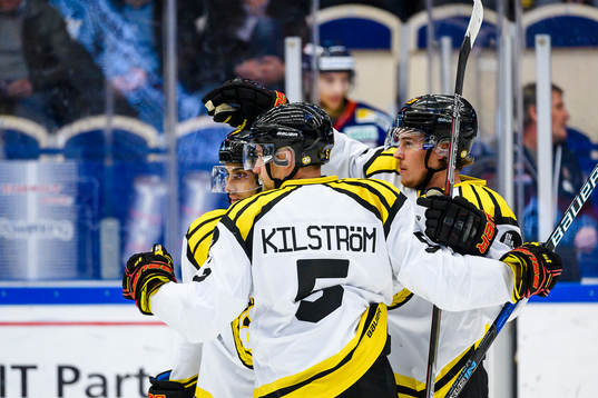 Brynäs Lucas Carlsson jublar
