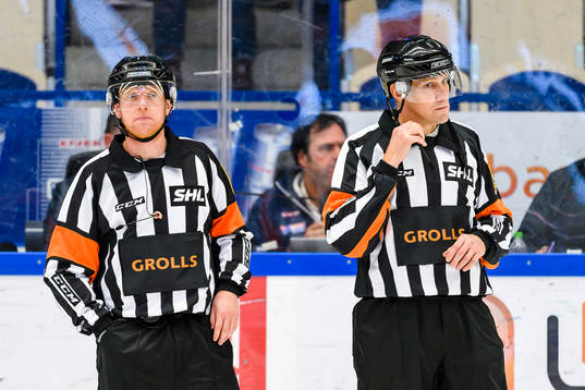 Domare Mikael Holm och Morgan Johansson