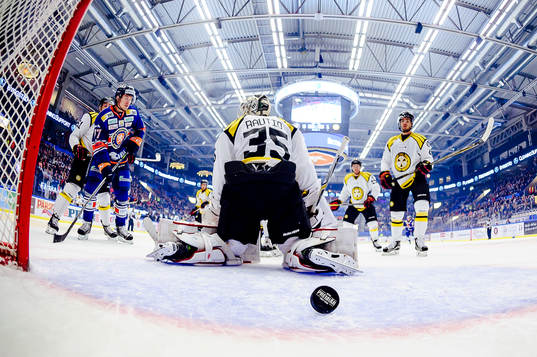 Brynäs målvakt David Rautio deppar