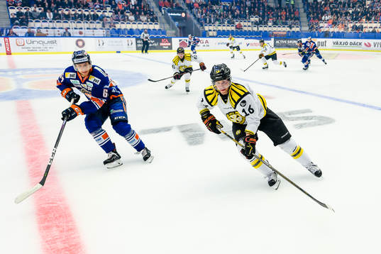 Växjös Eric Martinsson och Brynäs Daniel Paille