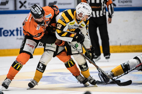 Karlskronas Daniel Gunnarsson  och Skellefteås Adam