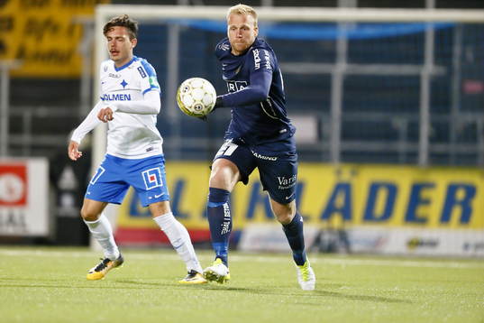 Norrköpings David Moberg Karlsson och Häckens målvakt