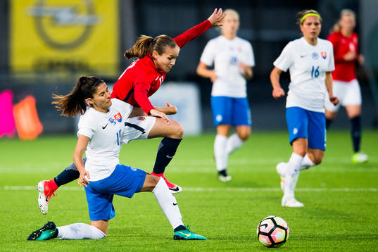 Lucia Suikova of Slovakia and Guro Reiten of Norway