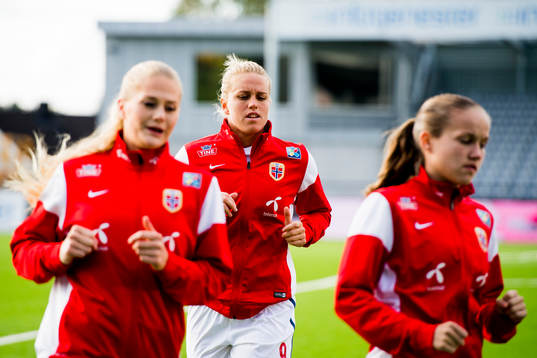Lisa-Marie Utland, Elise Thorsnes  and Guro Reiten of Norway