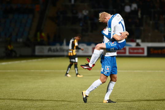 Norrköpings Kalle Holmberg bärs upp av Filip Dagerstål