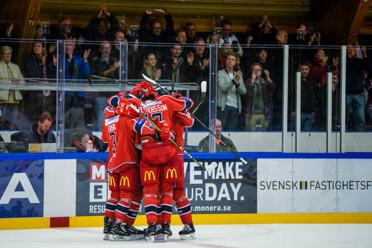 Västerviks spelare jublar