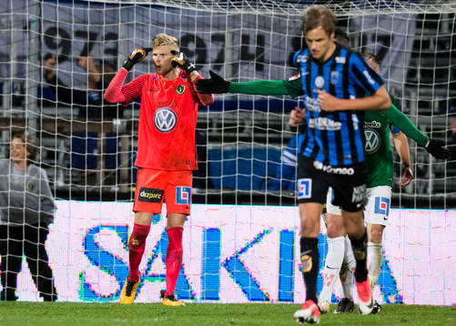 Jönköpings målvakt Anton Cajtoft jublar