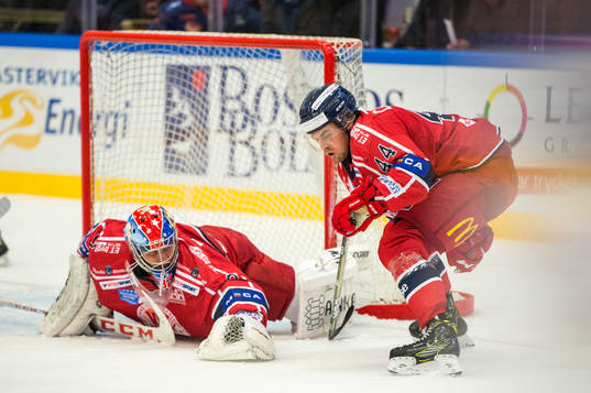 Västerviks målvakt Jonas Fransson och Västerviks Oskar