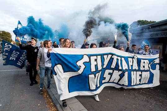 Leksands fansen marcherar till ishockeymatchen i