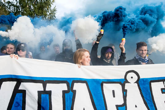 Leksands fansen marcherar till ishockeymatchen i