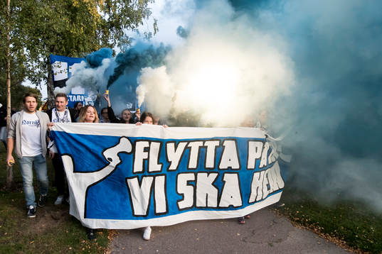 Leksands fansen marcherar till ishockeymatchen i