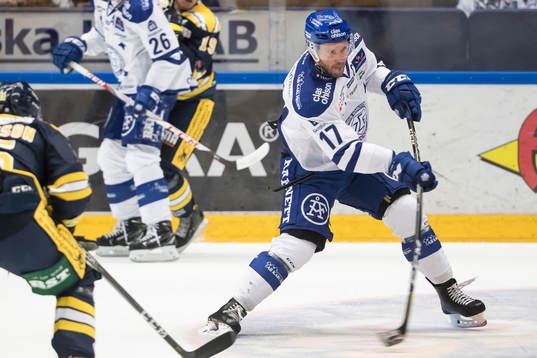 Leksands Jesper Ollas  i ishockeymatchen i