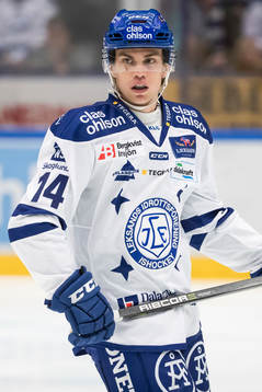 Leksands Oskar Lang  i ishockeymatchen i HockeyAllsvenskan