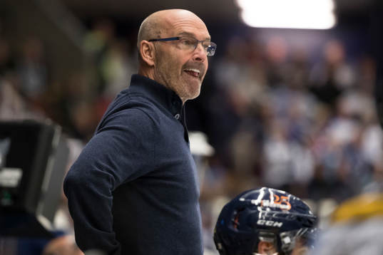 Södertäljes tränare Mats Waltin  i ishockeymatchen i